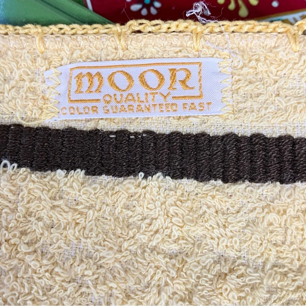 70s Crochet Edge Towel Set